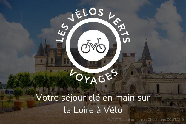 Logo Les V\u00e9los Verts Voyages sur fond d\u0027un ch\u00e2teau de la Loire